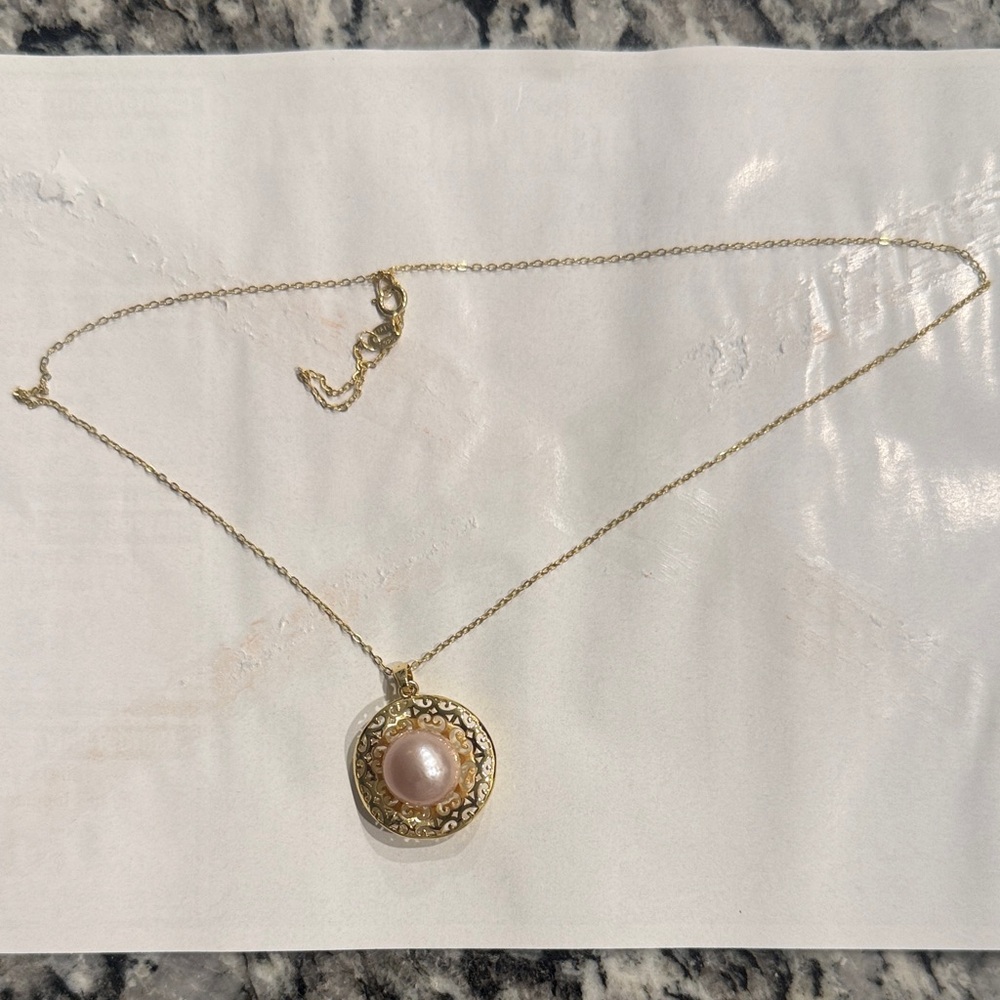 Gold and Pink Pendant Necklace